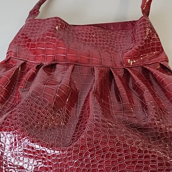 Burgundy Croc Embossed Handbag Purse Magnetic Snap Closure Approx 11"X10" - Picture 2 of 16